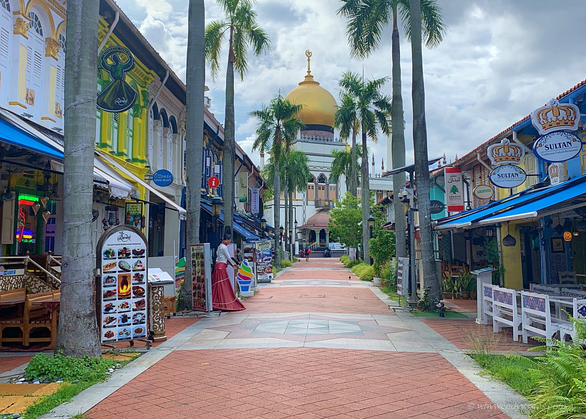 Standing still at Arab Street and Sultan Mosque